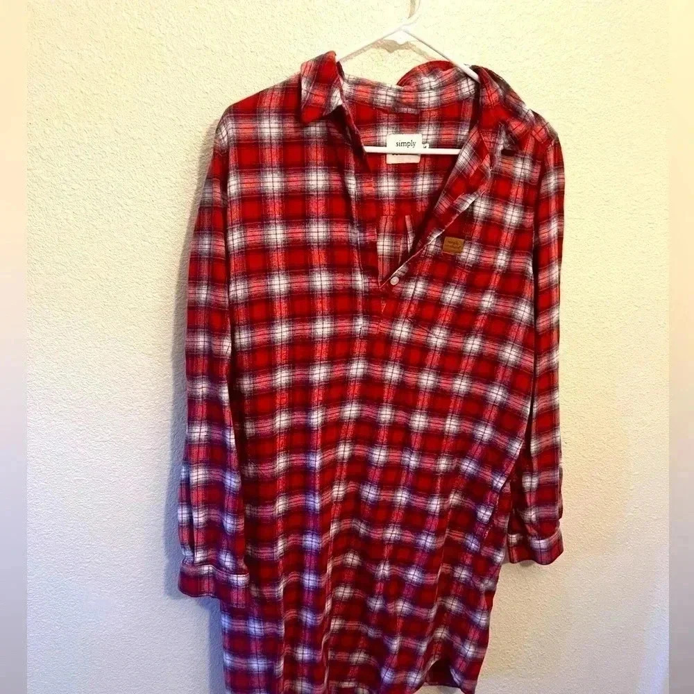 Simply southern flannel size M, red checkerd